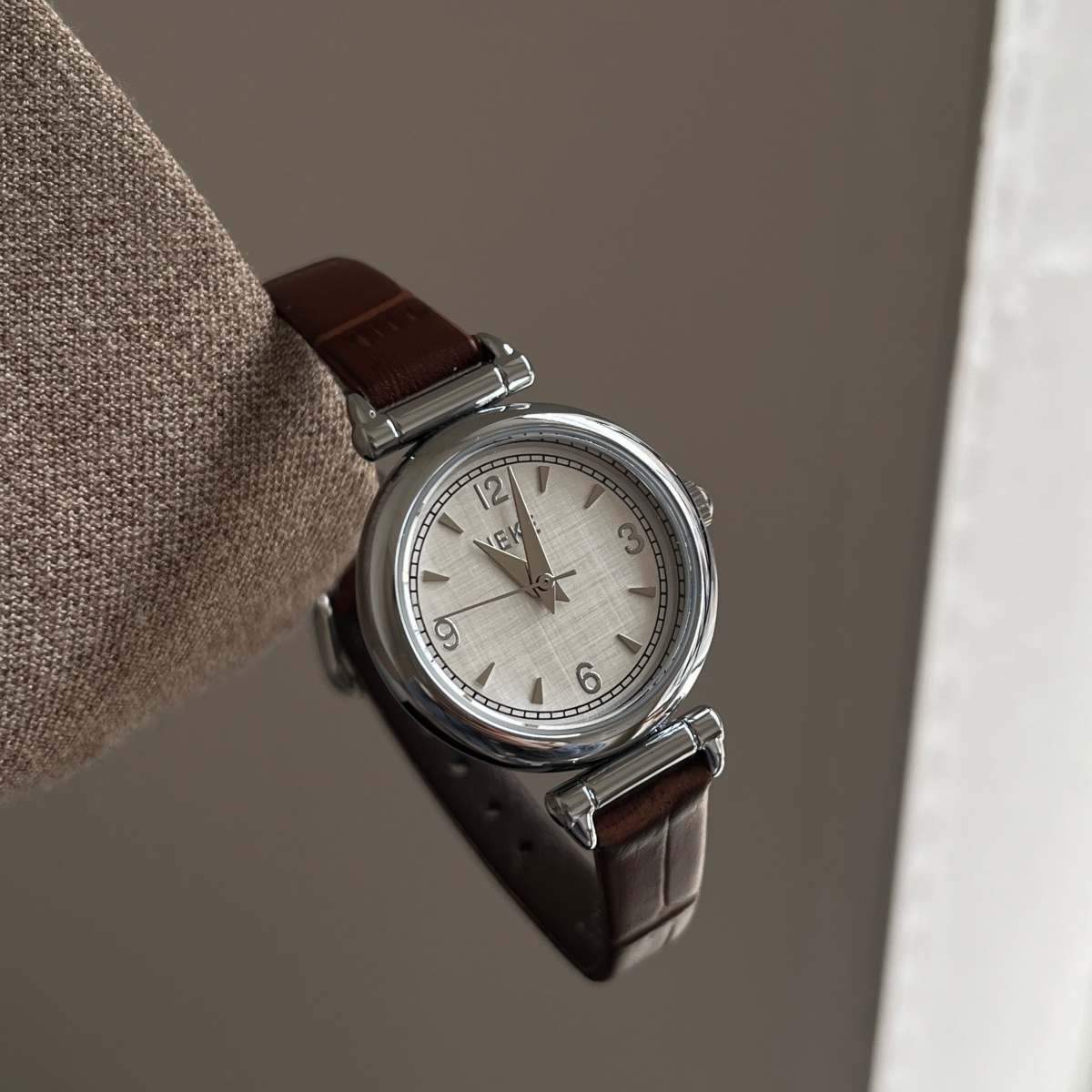 Vintage Tarzı Lüks Saat, Üst D - Luxury Watch With Leather Strap incelemesi ve fiyatı